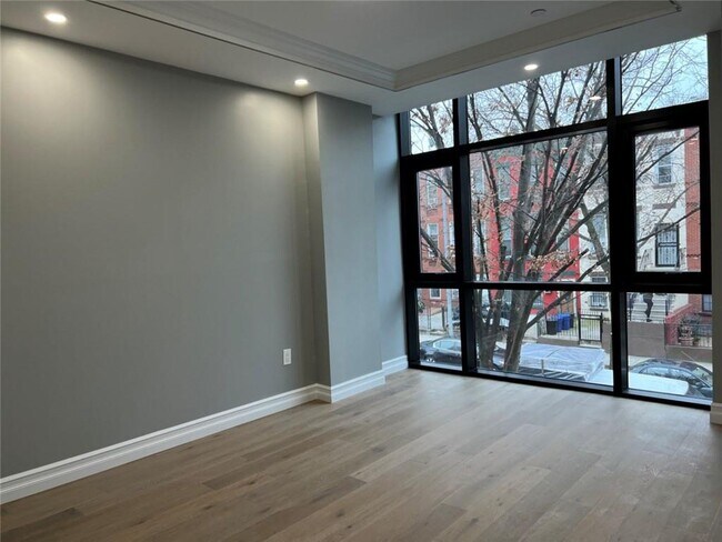 Building Photo - 163 MacDougal St