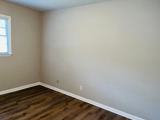 Building Photo - Wow! Beautiful brick 3 bedroom 2 bathroom home near Stone Mountain Village! Must See