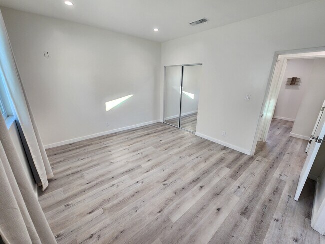 Building Photo - 10343 Jardine Ave