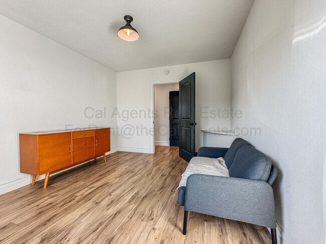 Building Photo - 201 Ashbury Ave