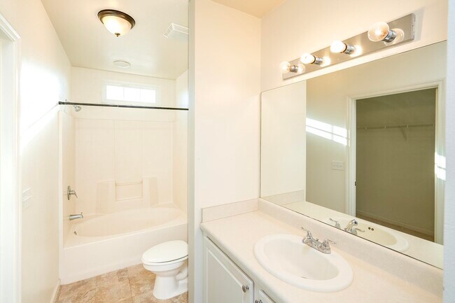 Building Photo - 4020 Grande Vista Blvd