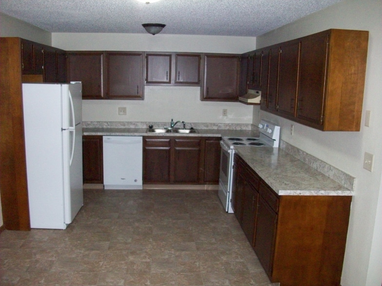 Building Photo - 2208 E Divide Ave