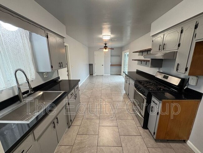 Building Photo - 4122 W Monte Vista Ave