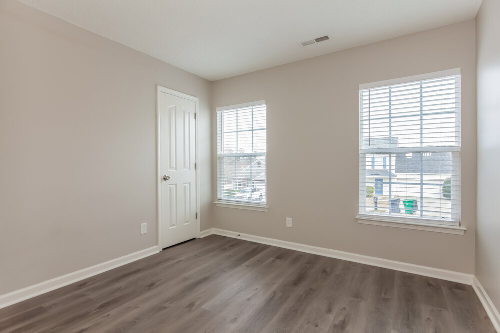 Building Photo - 9809 Holly Park Dr