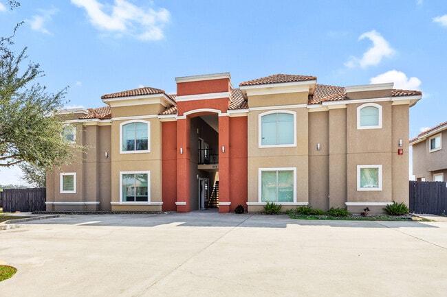 Building Photo - 1216 E Pine Ridge Ave