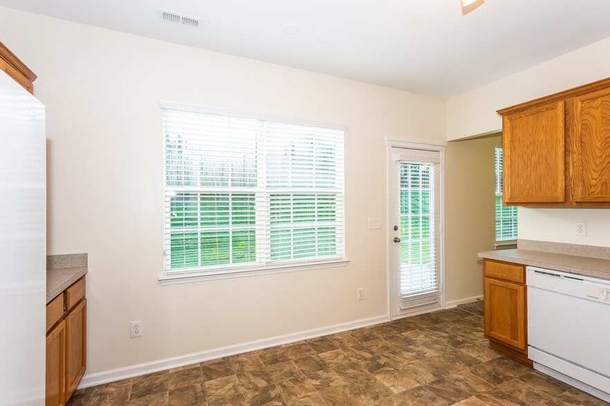 Building Photo - 6827 Blake Brook Dr