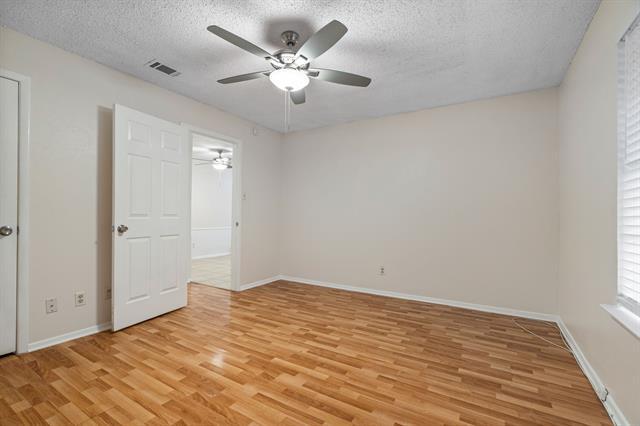 Building Photo - 726 E Pecan St