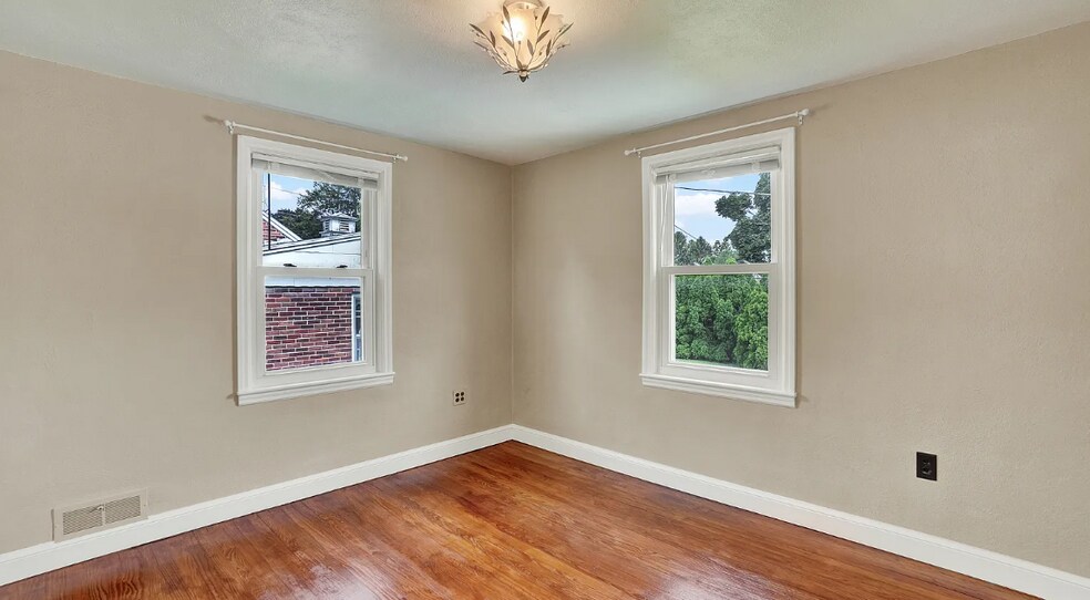 Building Photo - 1129 Ruxton Rd