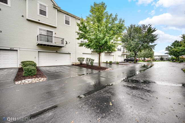 Building Photo - 611 Grosvenor Ln