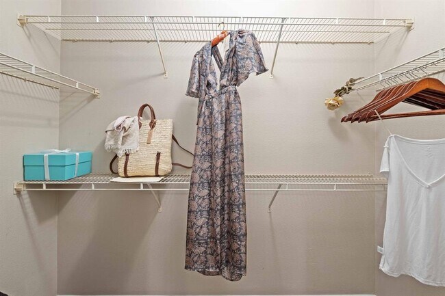 Building Photo - 6000-9 Shepherd Mountain Cove