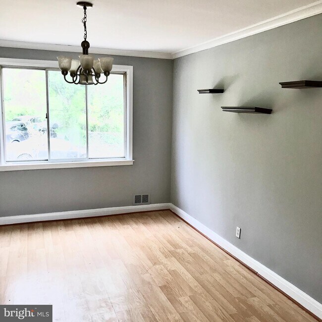 Building Photo - 121 Nunnery Ln