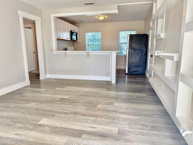 Building Photo - 1305 Flower Dr