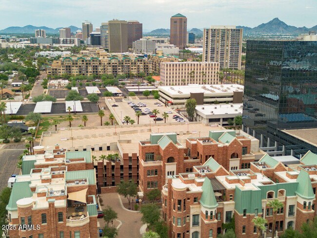 Building Photo - 50 W Palm Ln