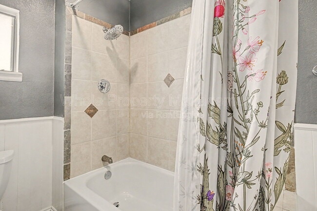 Building Photo - 2646 S Cherokee St