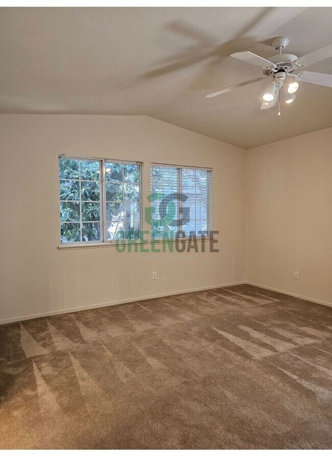 Building Photo - Charming 3 Bedroom 2 Bath Condo in TRACY! ...