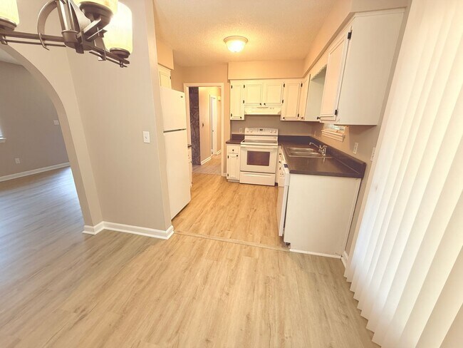 Building Photo - 4751 Tessie Ln