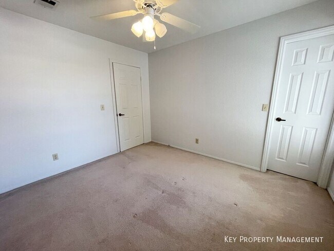 Building Photo - 420 Crater Ct