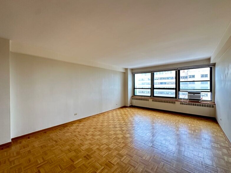 Building Photo - 4180 N Marine Dr