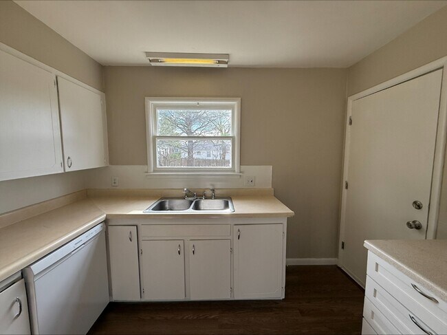 Building Photo - 1908 W 47th Pl