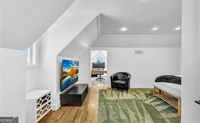 Building Photo - 1774 Vesta Ave