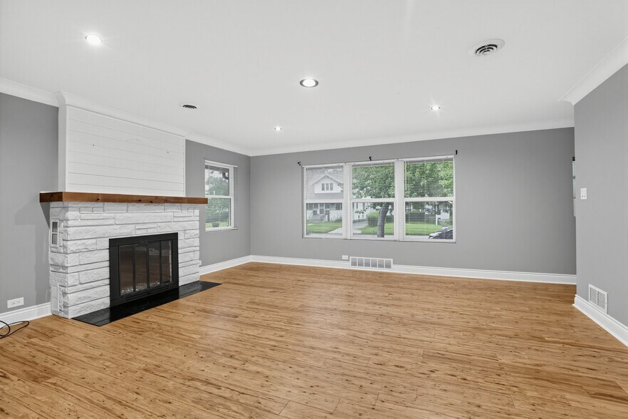 Building Photo - 18307 Wildwood Ave