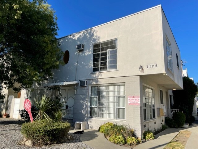 Primary Photo - 1122 S Clark Dr