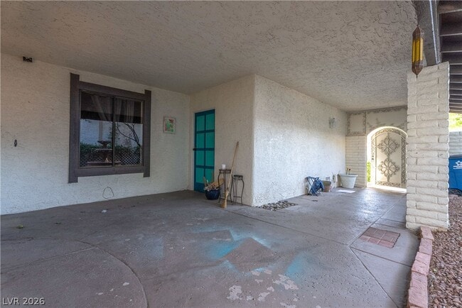Building Photo - 2204 Plaza Del Robles
