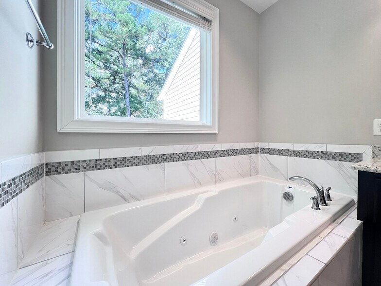 Building Photo - 156 Wildfell Trl