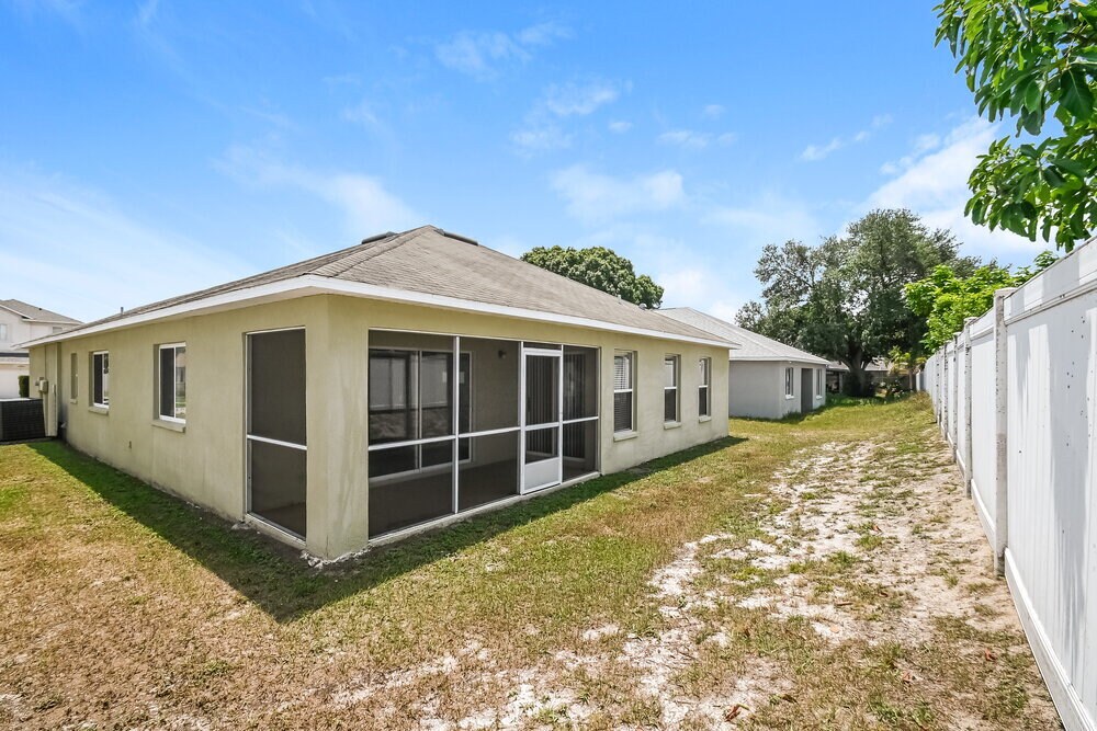 Building Photo - 12845 Longcrest Dr