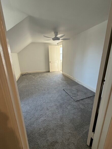 Building Photo - 700 Hedgerow Dr