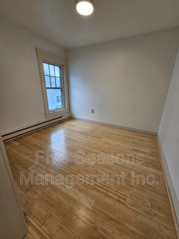 Building Photo - 32 Intervale Ave