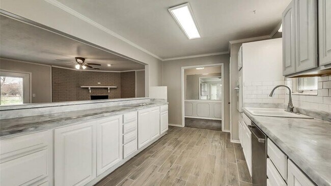 Building Photo - 16 Estates Rd