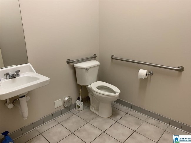 Building Photo - 490 Wildwood Cir N