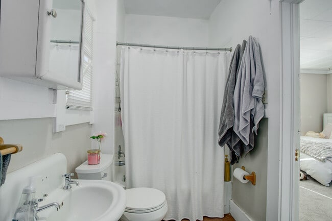 1220 Upper BR - 1220 11th St