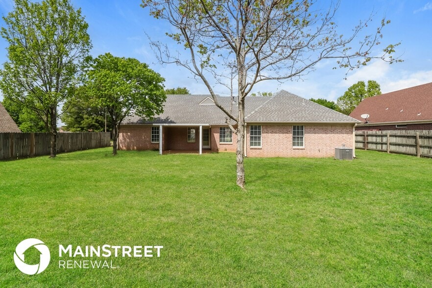 Building Photo - 2323 Kindlewood Dr