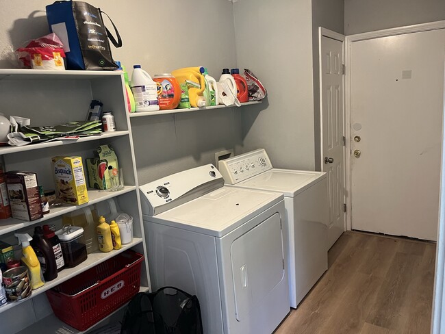 laundry/ pantry - 7907 Rosenberry Dr