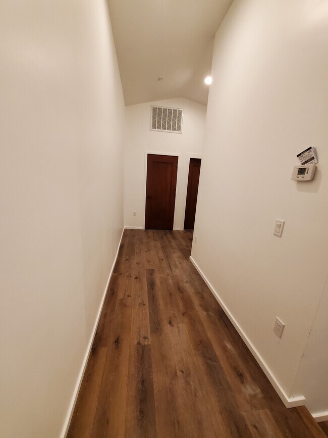 2520 - Hallway - 2520 Delaware St