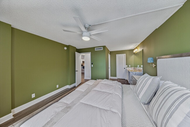 Building Photo - 4 Royal Palm Way