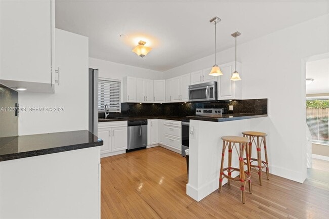 Building Photo - 710 NE 62nd St