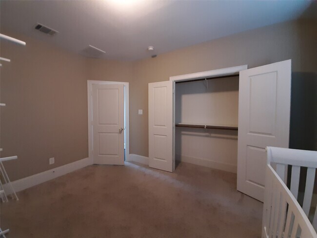 Building Photo - 4315 Schuler St
