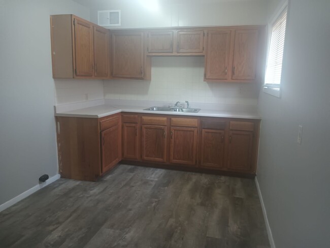 Building Photo - Move in by 1/31/2025 & Get 1/2 Off 1st Mon...