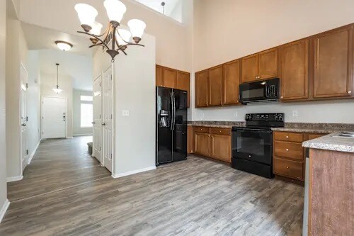 Building Photo - 9850 Kenton Cir