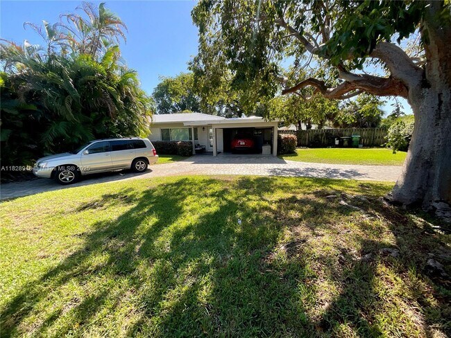 Building Photo - 4520 SW 24th Ave