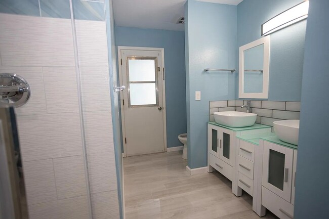 Building Photo - 3 Bedroom 2 Bathroom Long Term Rental in N...