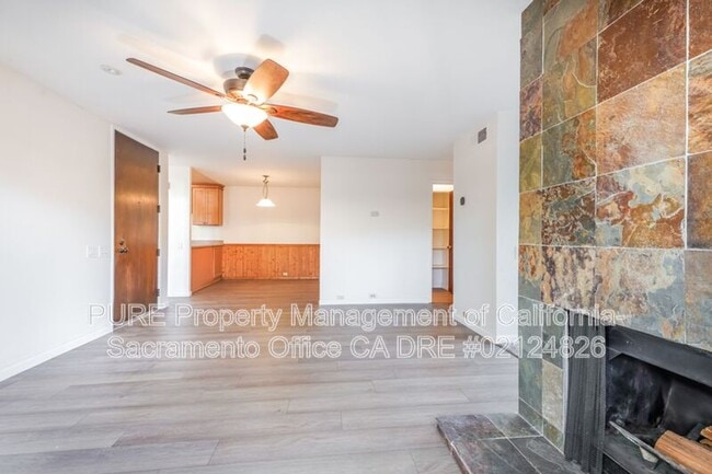 Building Photo - 2229 Woodside Ln