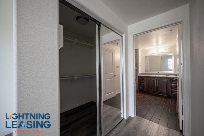 Building Photo - 11922 Kling St