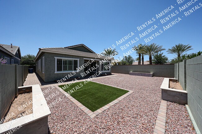 Building Photo - 10556 E Nichols Ave