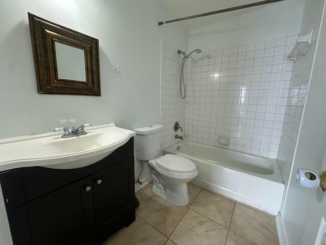 Building Photo - 2404 Seaside Dr