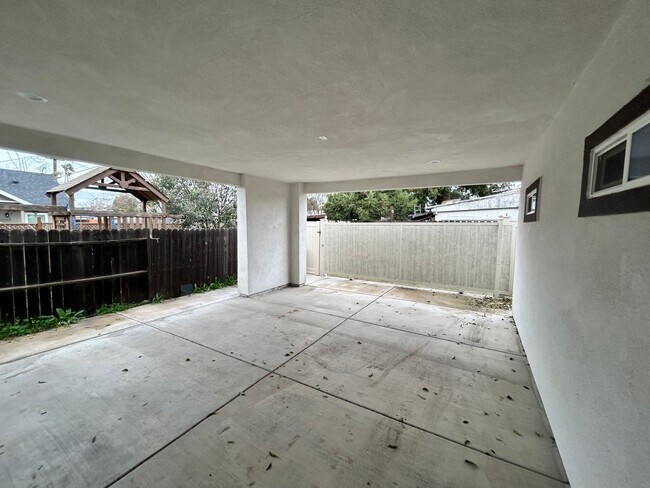 Building Photo - 3 Bedroom 2 Bath Home Modesto Ca