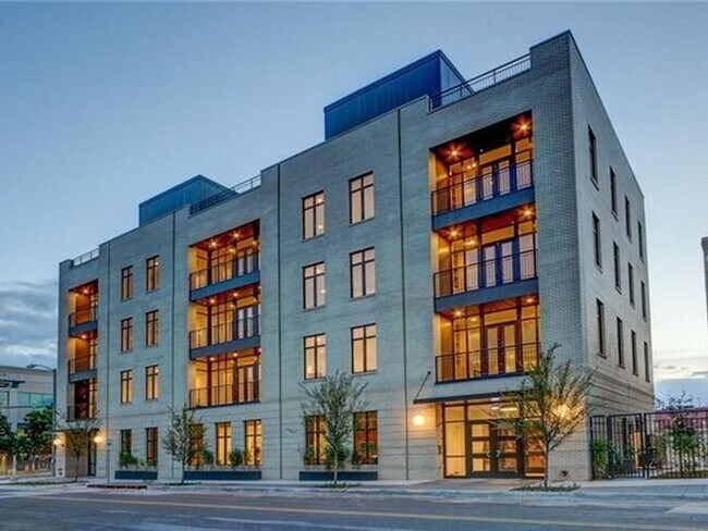 Building Photo - 701 N Hudson Ave